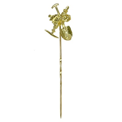 Lot 398 - A 19th century gold prospectors stickpin with crossed shovel and pick.