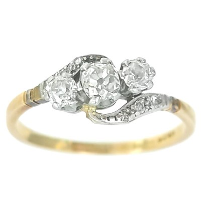 Lot 423 - An early 20th century 18ct diamond set three stone ring.