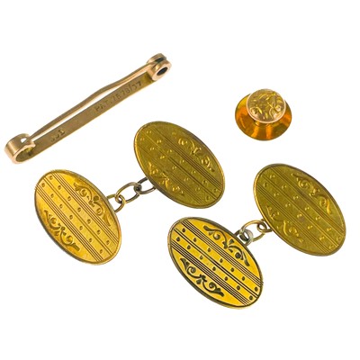 Lot 408 - A selection of 9ct gentleman's accessories.