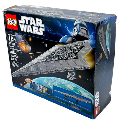 Lot 802 - Lego Star Wars - Super Star Destroyer (10221)