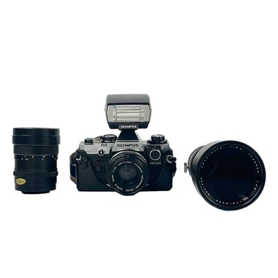 Lot 40 - An Olympus OM10 SLR camera