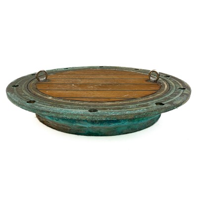 Lot 264 - A large bronze porthole.