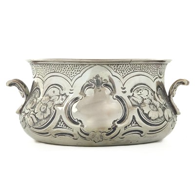 Lot 24 - A Victorian silver twin-handled bowl by Lambert & Co.