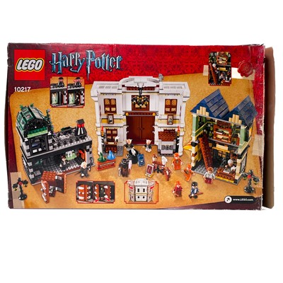 Lot 822 - Lego - Harry Potter - Diagon Alley model 10217