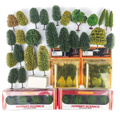 Lot 568 - Model Railway Accessories 00 Gauge including scenery, buildings, trees and model kits