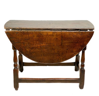 Lot 131 - An oak oval dropleaf table.