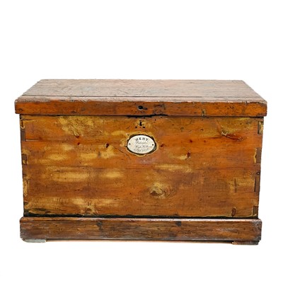 Lot 92 - A pine travel trunk.