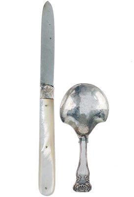 Lot 96 - A William IV silver caddy spoon by Taylor & Perry.