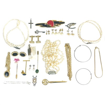 Lot 500 - A box of costume jewellery.