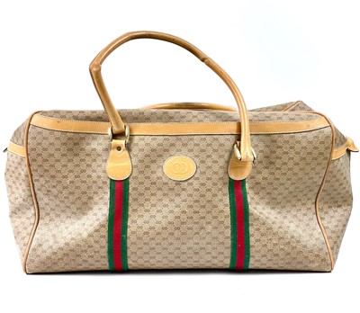 Lot 596 - A Gucci holdall weekender bag.