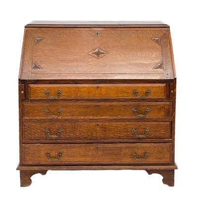 Lot 622 - An early 20th century oak bureau.