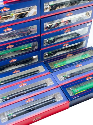 Lot 599 - Bachmann "00" 100 Ton Tea Tank Wagons (x14 wagons in total)