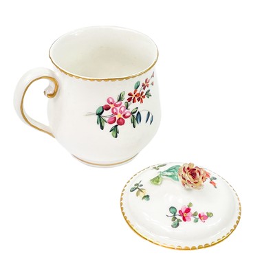 Lot 287 - A Chelsea Derby porcelain custard cup and cover circa 1770.