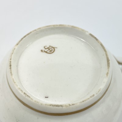 Lot 287 - A Chelsea Derby porcelain custard cup and cover circa 1770.