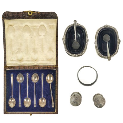 Lot 91 - A collection of silver.