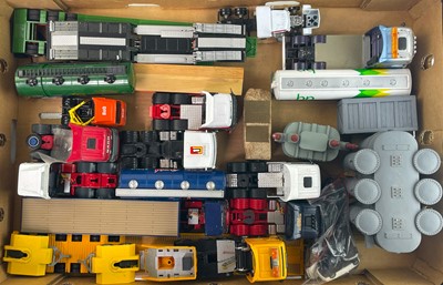 Lot 870 - Heavy Haulage / Commercial diecast un-matched tractor units / trailers / loads