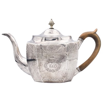 Lot 27 - A George III silver teapot by Thomas Wallis II.