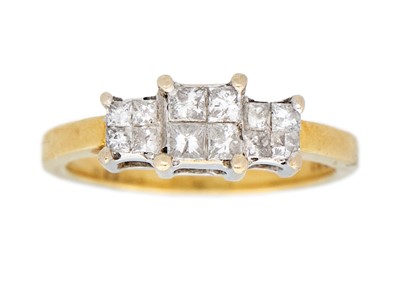 Lot 262 - An 18ct diamond set ring.