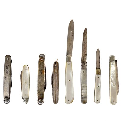 Lot 251 - A collection of eight silver blade folding pocket knives.