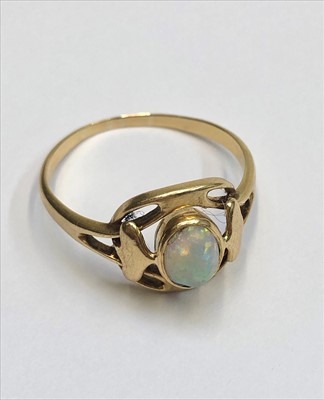Lot 2550 - An 18ct gold Murrle Bennett opal set ring in...