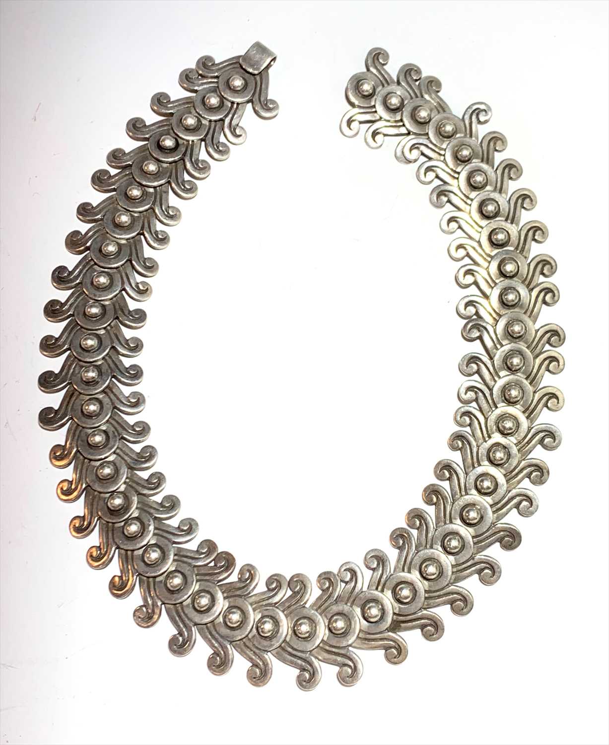 Lot 2551 - Mexican silver necklace, stamped.