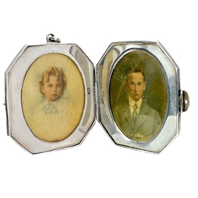 Lot 6 - An historic WWI 14ct. gold locket, being a commemoration of Lieutenant Wilbur Arnold John