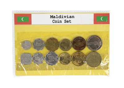 Lot 140 - World coinage and bank notes - emphasis on South Africa, Zimbabwe etc.