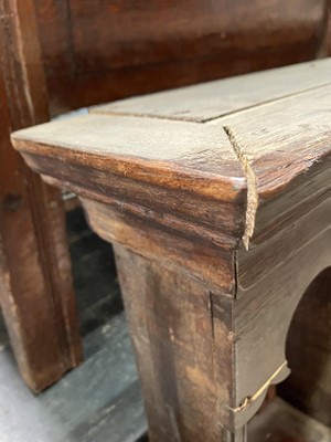 Lot 234 - An oak delft rack.