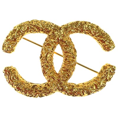 Lot 610 - A Chanel CC 'lava' gold-tone brooch.