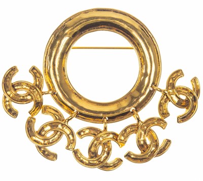 Lot 473 - A Chanel 24ct gold-plated CC logo charm gold tone brooch.