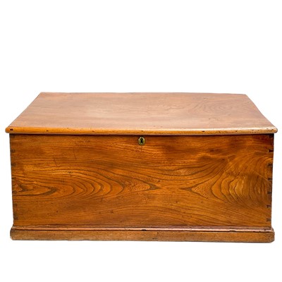 Lot 259 - A Victorian elm blanket box.