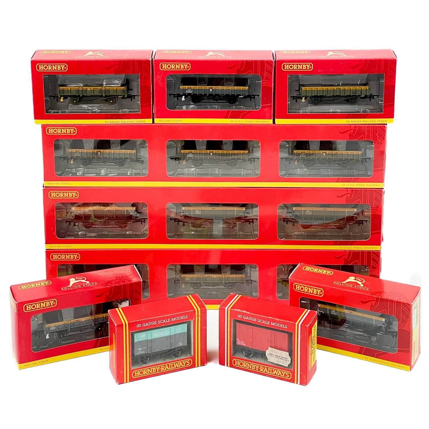 Lot 620 - Hornby "00" Departmental Rudd, Clam, Tope & Stores Vans (x17)
