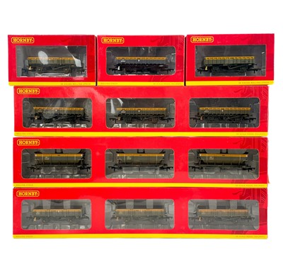 Lot 620 - Hornby "00" Departmental Rudd, Clam, Tope & Stores Vans (x17)