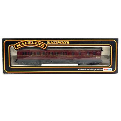 Lot 621 - Bachmann / Hornby / Mainline "00" BR Maroon Liveried Suburban & ex LNER / LMS coaches (x11)