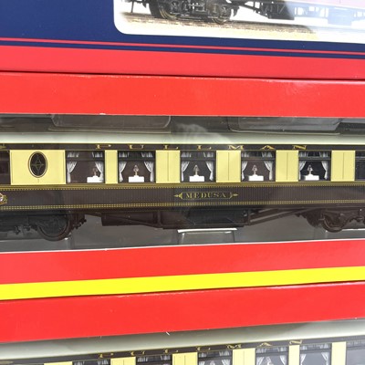Lot 624 - Hornby Bachmann Pullman Carriages (x8)