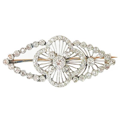 Lot 82 - A Belle Epoque platinum diamond set brooch.