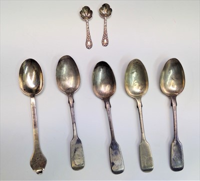 Lot 2042 - A set of four Victorian silver teaspoons,...