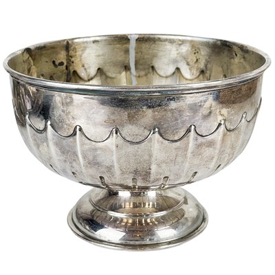 Lot 202 - An Edwardian silver pedestal bowl by Boardman, Glossop & Co Ltd.