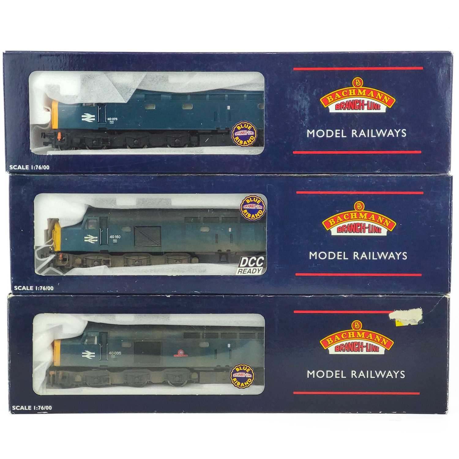 Lot 637 - BR Diesels Class 40 (D 200 - D 399) Bachmann "00" locomotives (x3)