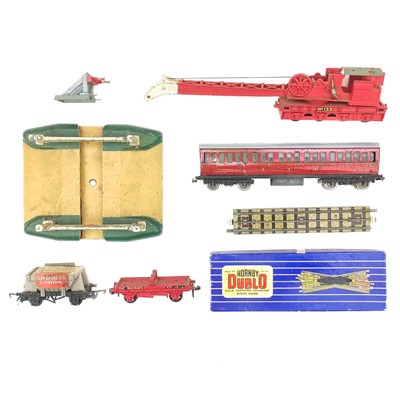 Lot 512 - Hornby Dublo track, coaches etc.