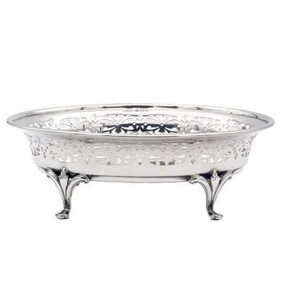 Lot 107 - A George V silver oval sweetmeat basket by J. Collyer Ltd.