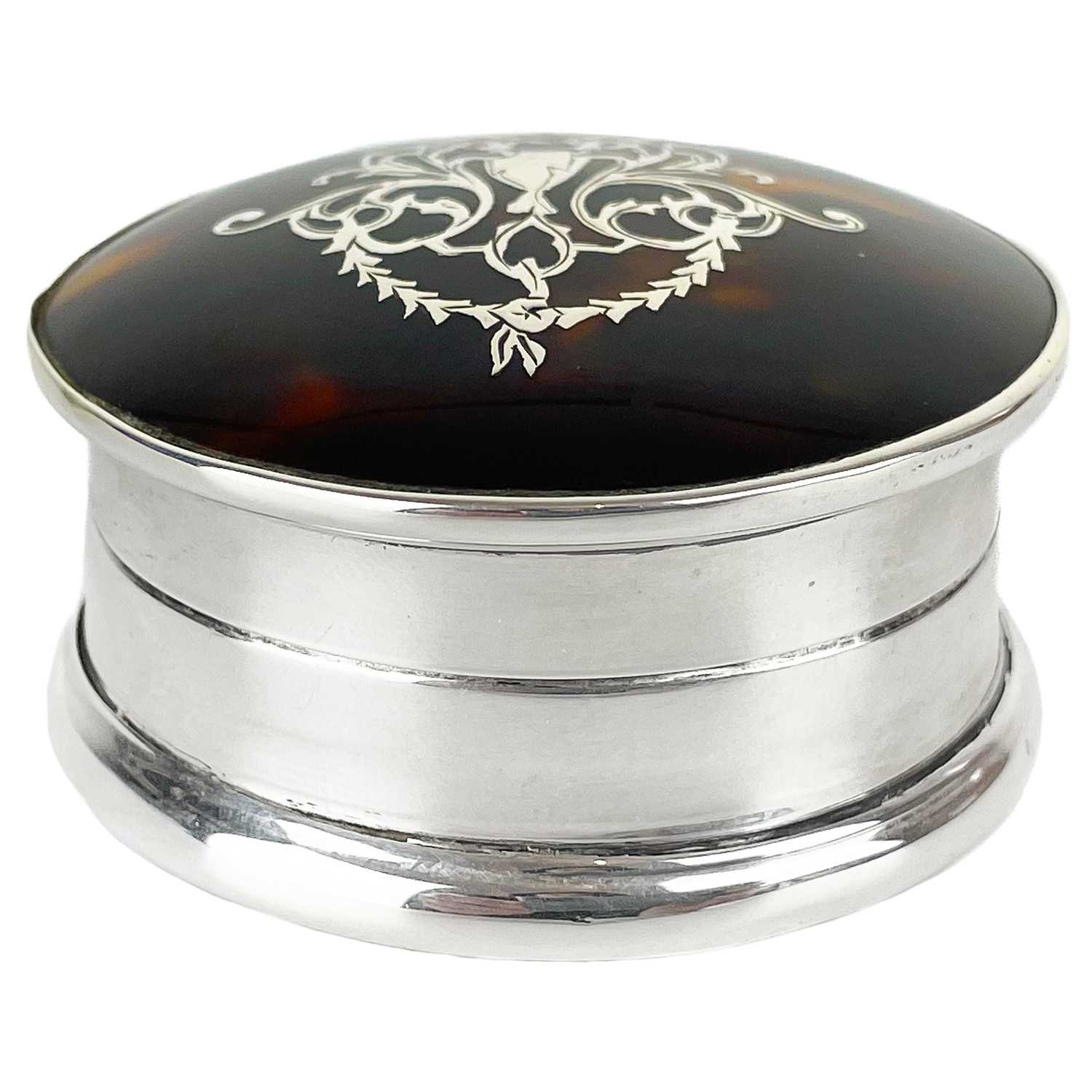 Lot 261 - An Edwardian silver tortoiseshell pique ware