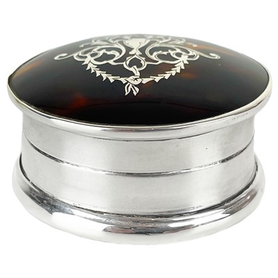 Lot 261 - An Edwardian silver tortoiseshell pique ware pill or trinket box by Corke Bros.