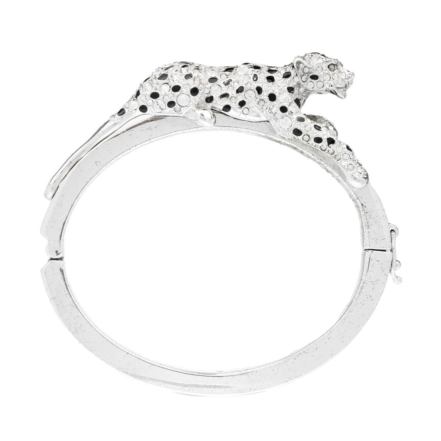 Lot 260 - A Bill Skinner snow leopard bangle.