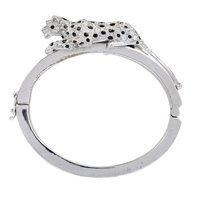 Lot 260 - A Bill Skinner snow leopard bangle.