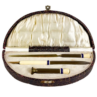 Lot 245 - An Art Deco celluloid pen set.