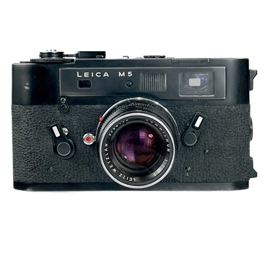 Lot 91 - A Leica M5 Rangefinder camera with a SUMMICRON lens.