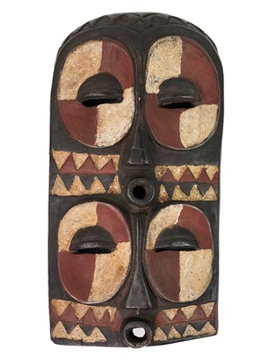 Lot 33 - A wooden Samburu Maasai mask