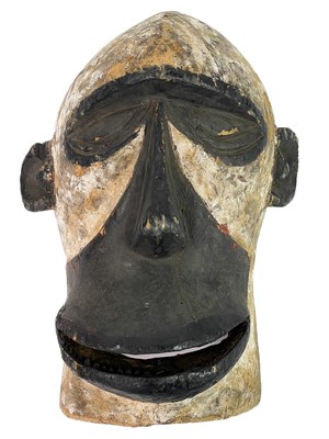 Lot 87 - A wooden Congolese Chokwe tribe face mask