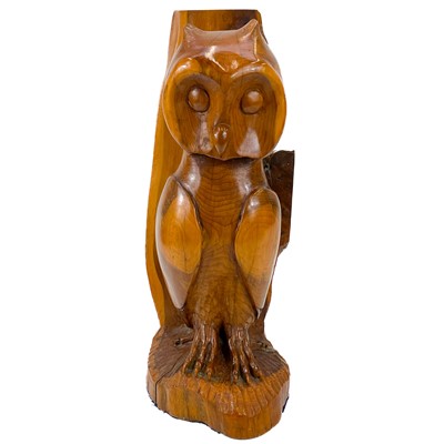 Lot 109 - Frank Del Pinto, a large carved yew wood figure of an owl.